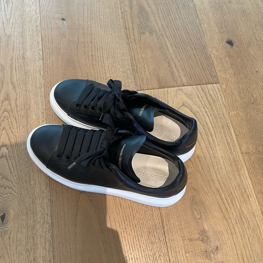 Black perfect condition Alexander mcqueens